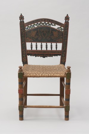 Krzesło z motywem florystycznym